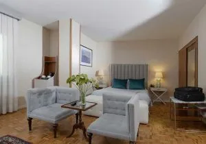 Ferdowsi-Grand-Hotel3-300x210