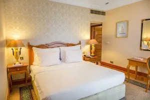 Parsian-Esteghlal-Hotel-3-300x200