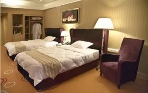 Shiraz-Grand-Hotel-3-300x190