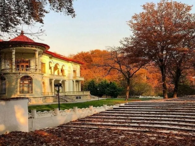 Royal-Palaces-of-Tehran