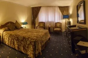 Laleh-Hotel-3-300x200